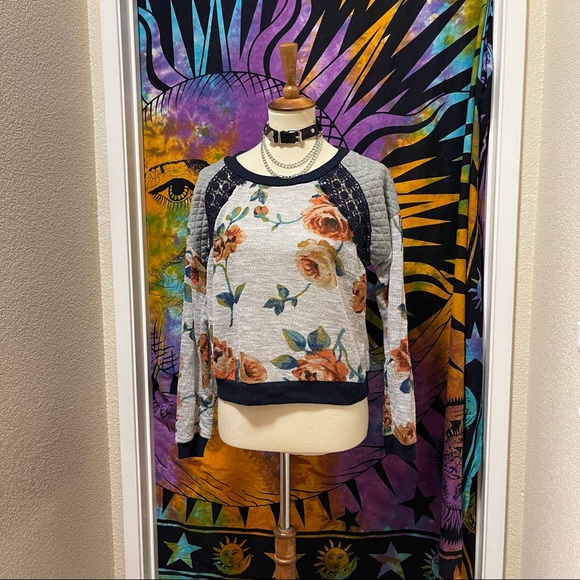 🌈 Beautiful patchwork quilt lace sweater - Picture 4 of 12